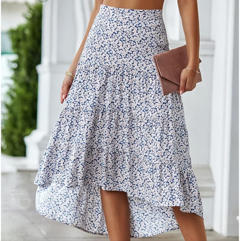 Chic High-Low Floral Skirt in Blue and White